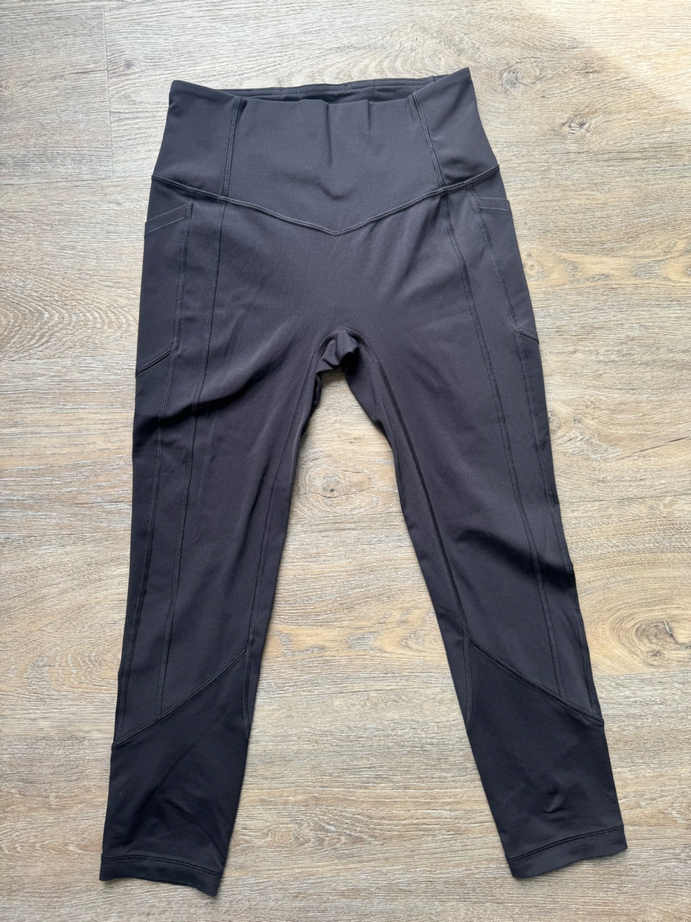 🖤 lululemon ORIGINAL All the Right Places size 6